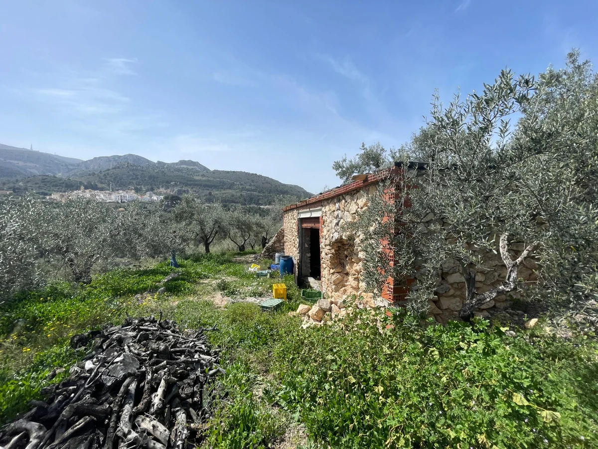 Casita de piedra en Confrides