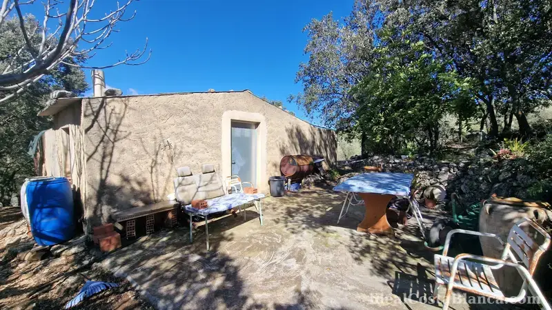 Terreno con construcción a reformar en Confrides - 1