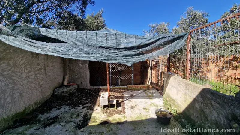 Terreno con construcción a reformar en Confrides - 5